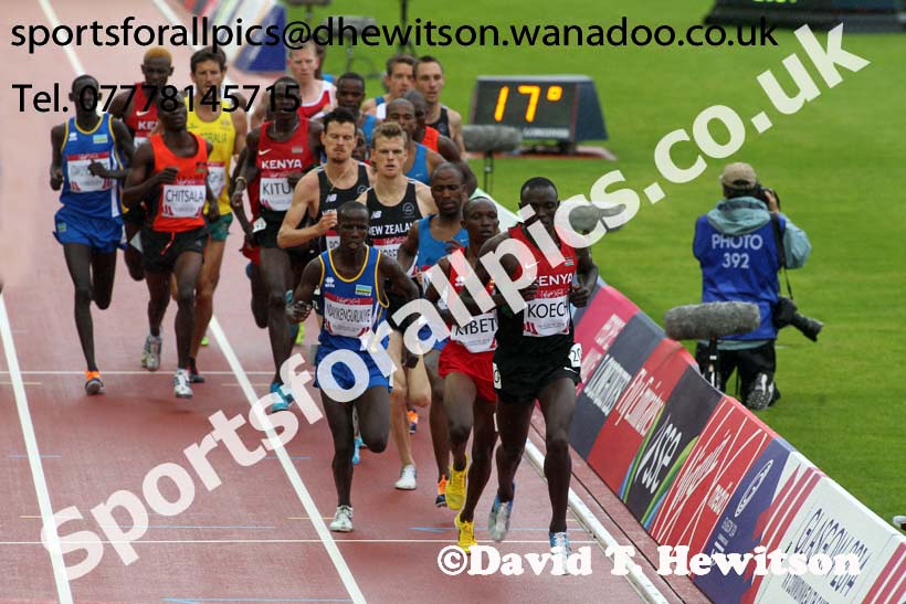 Isiah Koech (Kenya) leads the 5000 metres, 2014 Commonwealth Marathon, Glasgow. Photo: David T. Hewitson/Sports for All Pics